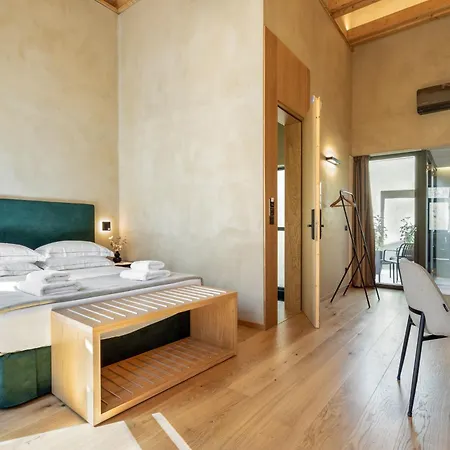 Poem Apartment *