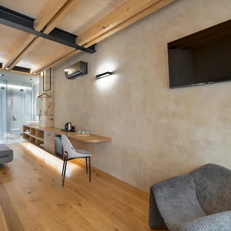 Poem Apartment *